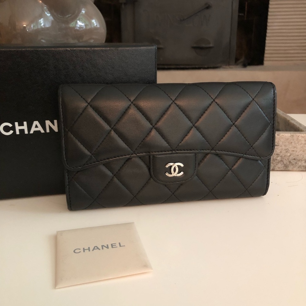 CHANEL Black Quilted Leather Wallet with Silver CC Logo